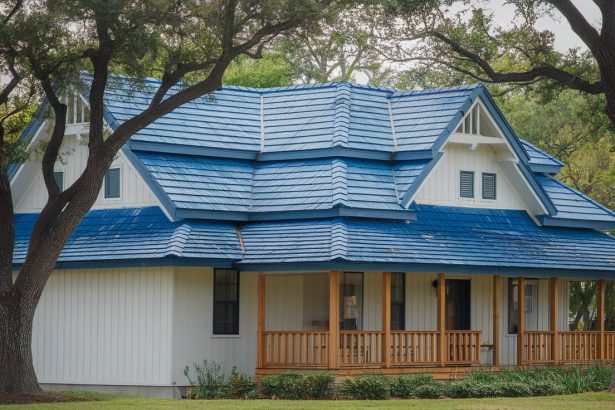 Should You Stay Home for Roof Replacement Work?