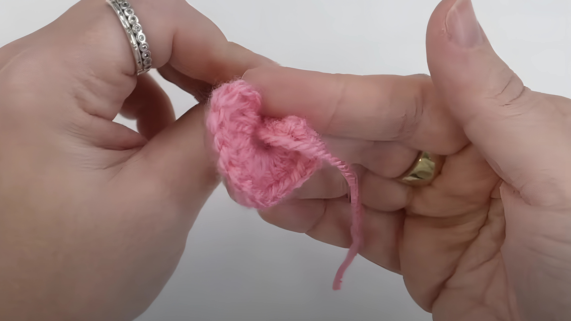 Step_4_Close_the_Magic_Ring