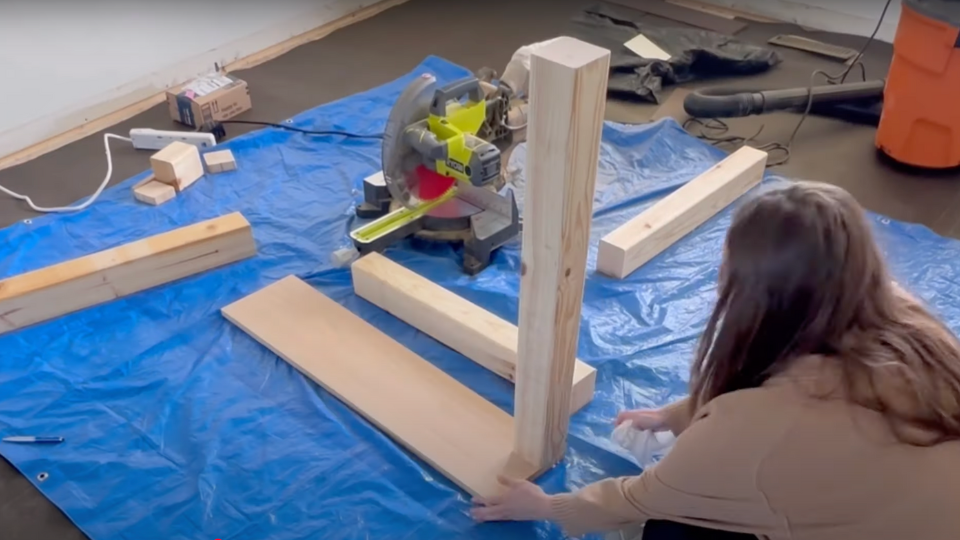 Step_2_Attach_Legs_to_Tabletop