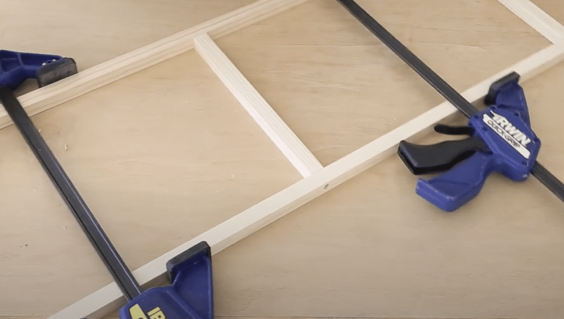 Step_4_Install_the_Support_Frame