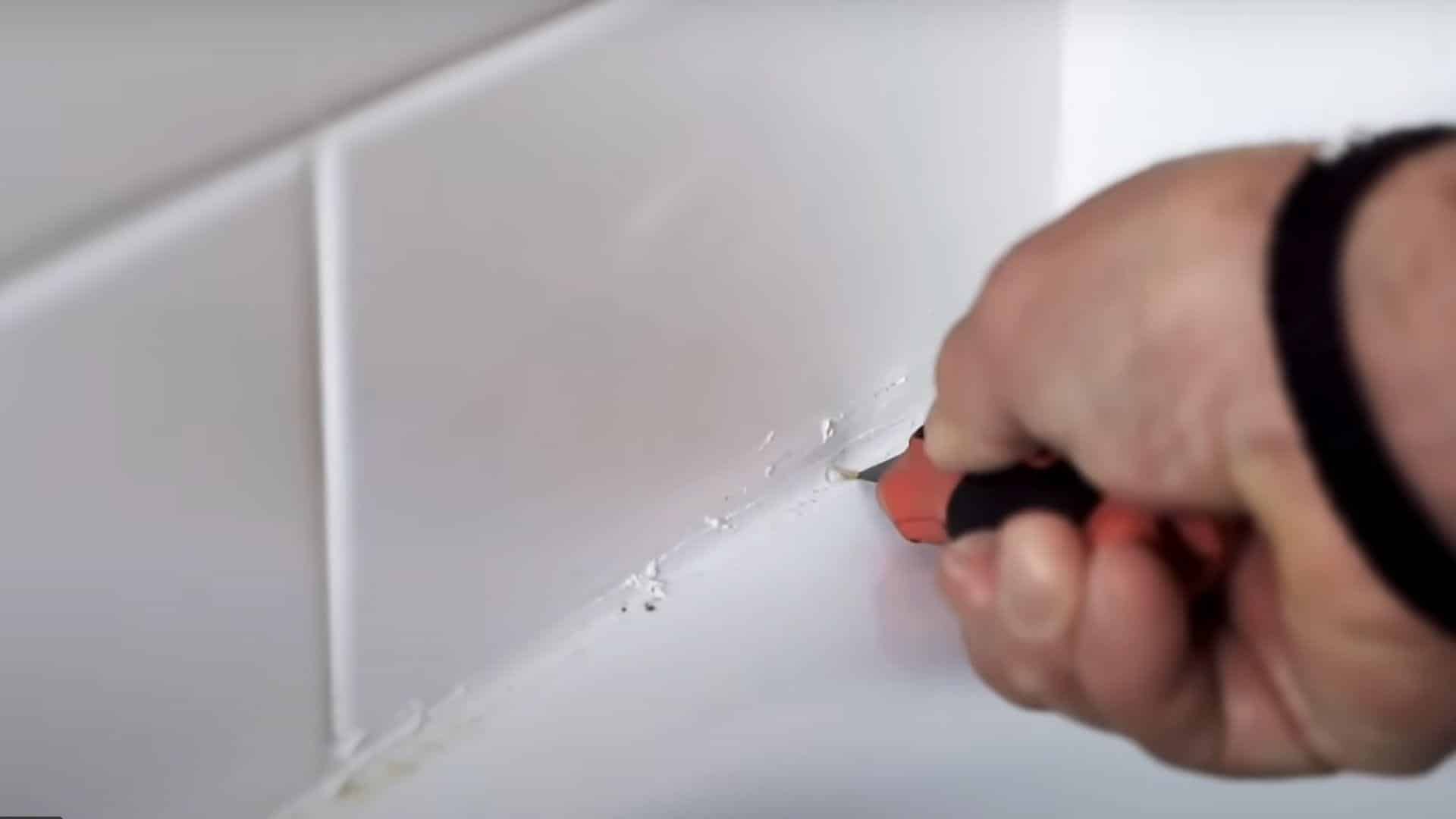 Step_1_Cut_the_Caulk