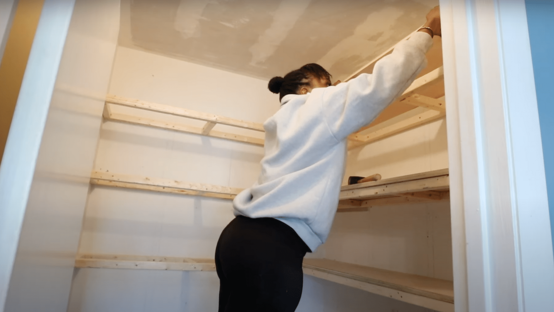 Step_4_Install_Brackets_or_Shelf_Supports