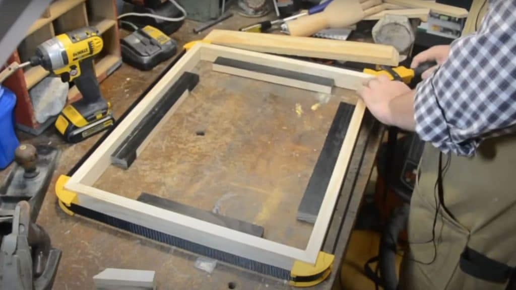 assemble-the-frame