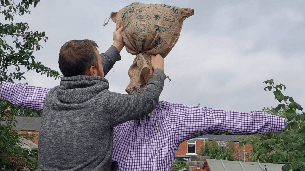 Attach the Head of Scarecrow