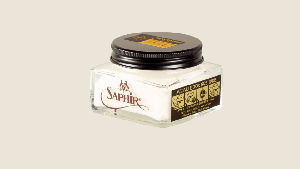 Saphir Médaille d'Or Renovateur Cream on a plain background