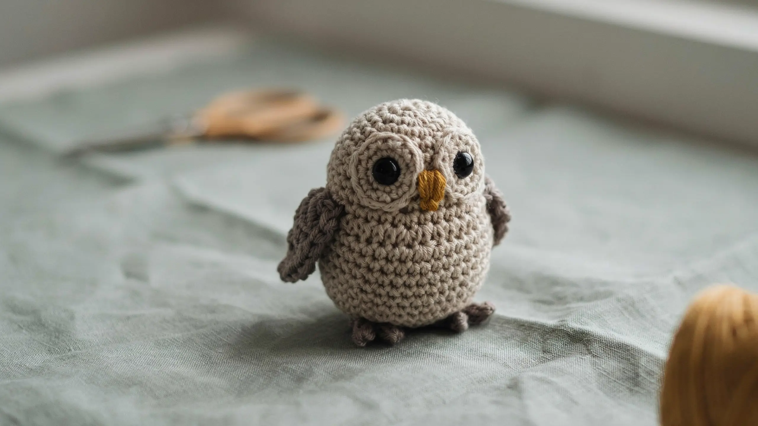 Small crochet owl with flat beak and small side wings